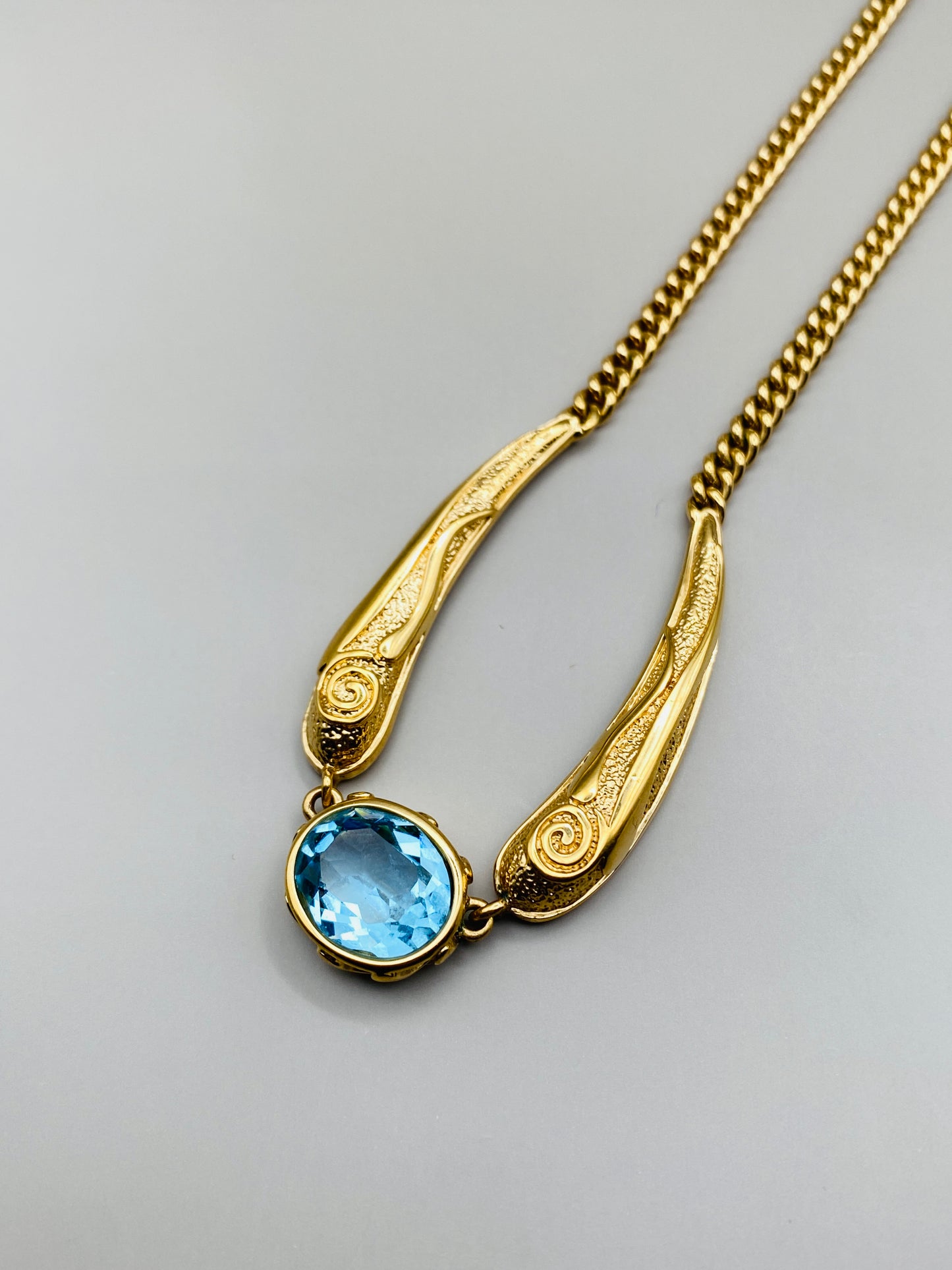 Collier Pierre Lang vintage – doré à pierre bleue centrale