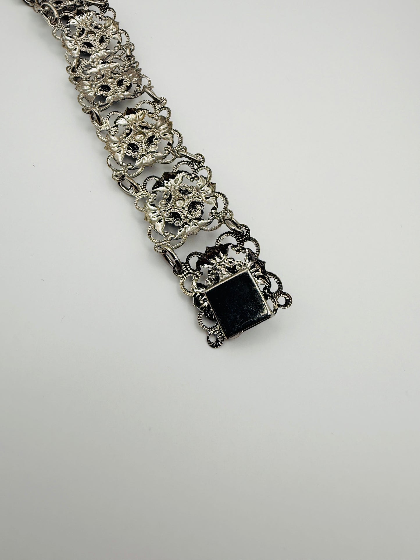 Bracelet vintage esprit grenat argenté