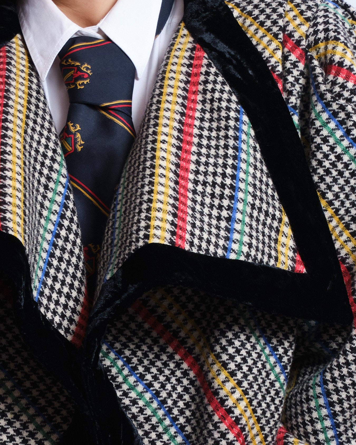 Manteau oversize à motif multicolore – Velours noir – Création artisanale des années 80