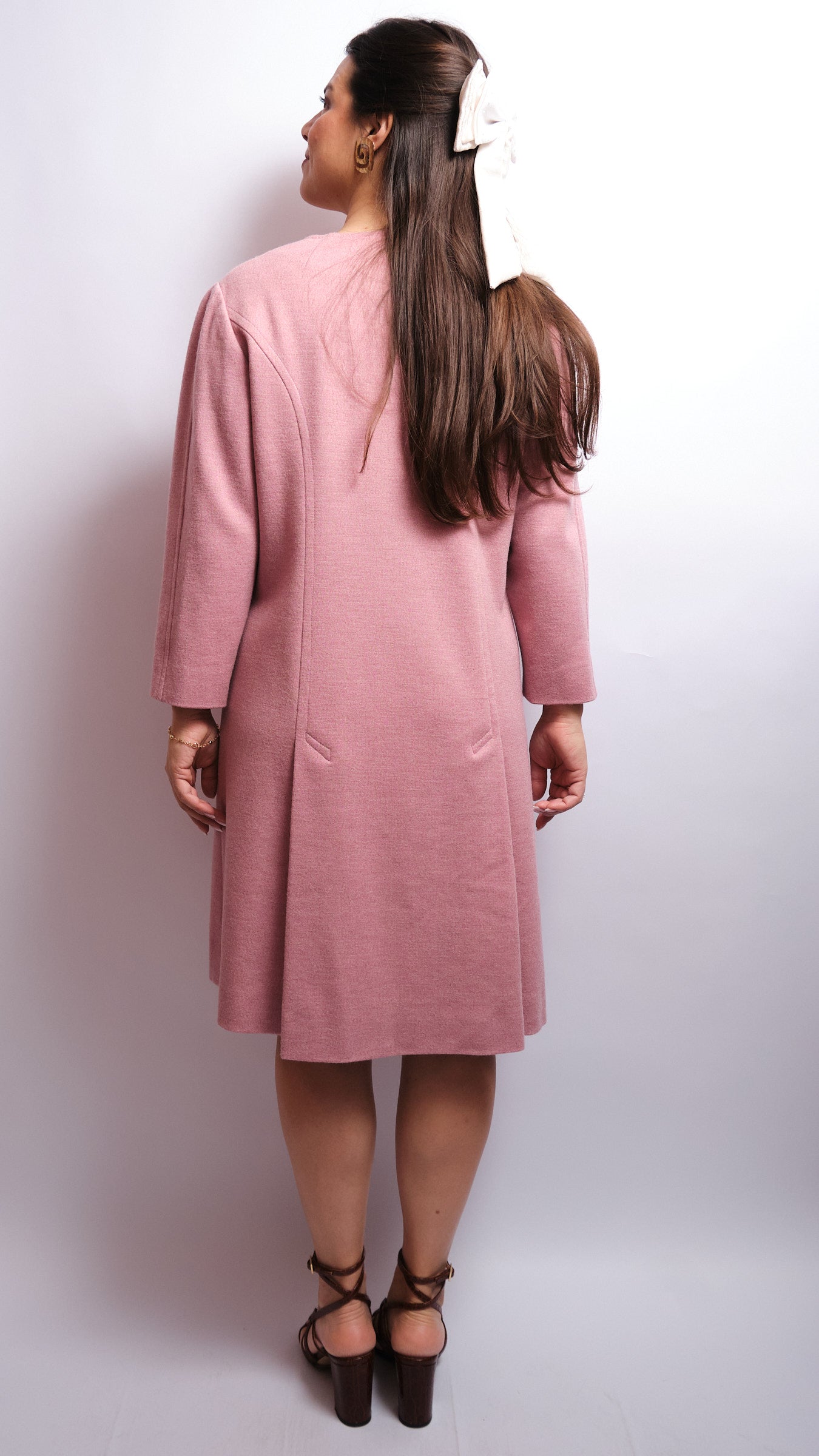 Robe vintage en laine faite main, à la silhouette épurée et intemporelle 60s