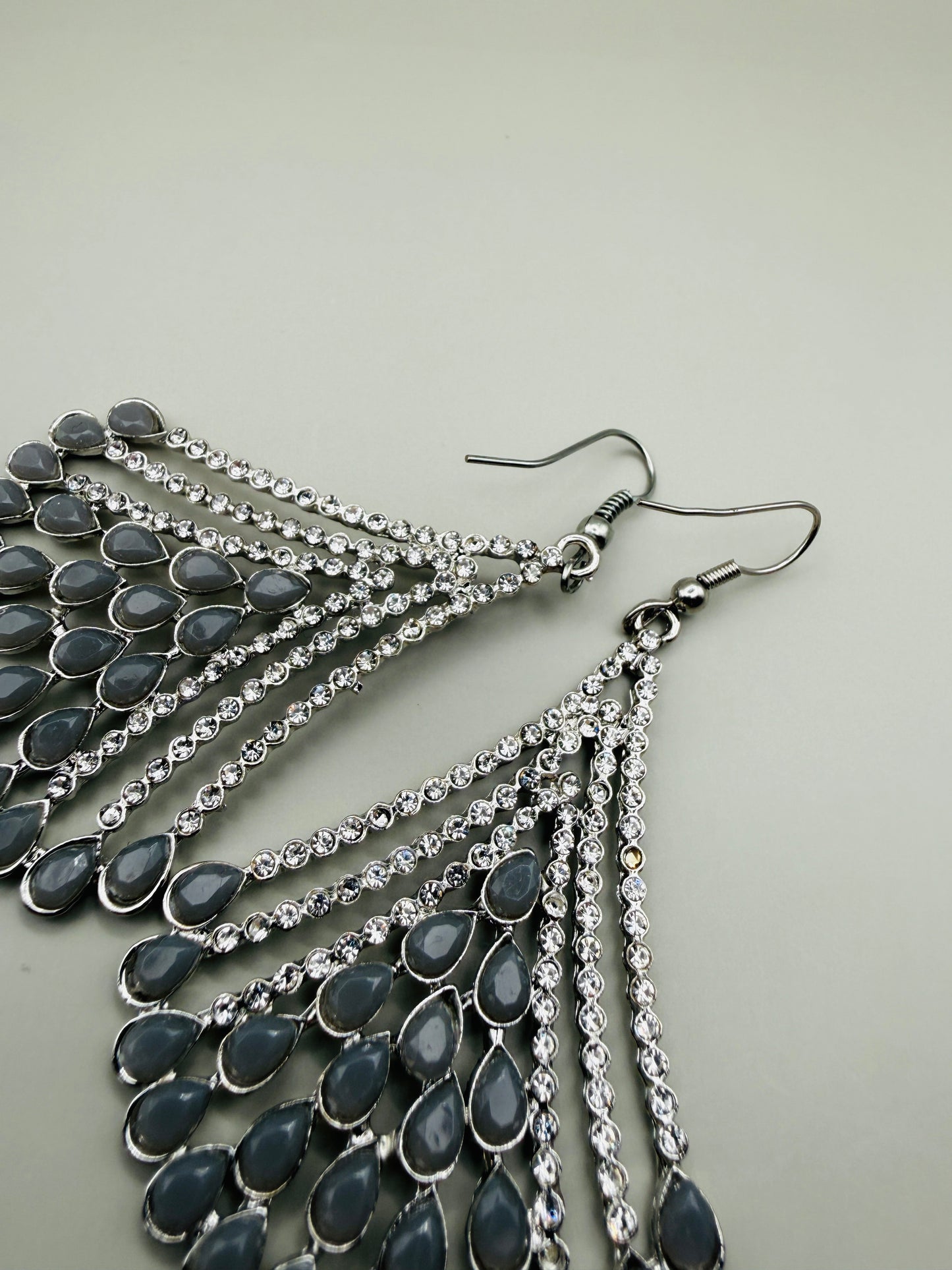 Boucles d’oreilles pendantes à pampilles – éclat & mouvement
