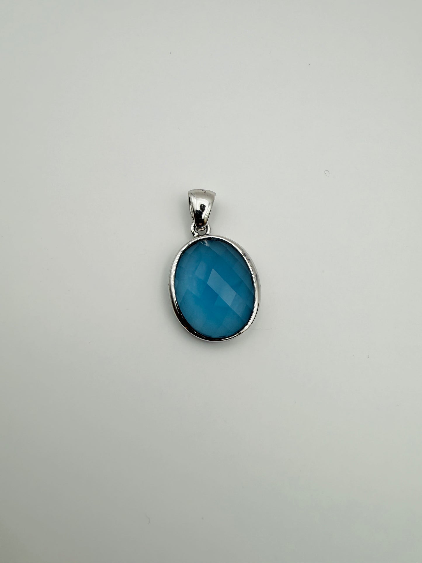 Pendentif vintage ovale facetté bleu en argent 925