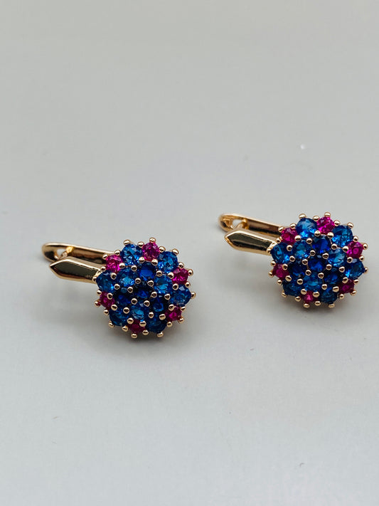 Boucles d’oreilles dorées – pavage bleu & fuchsia