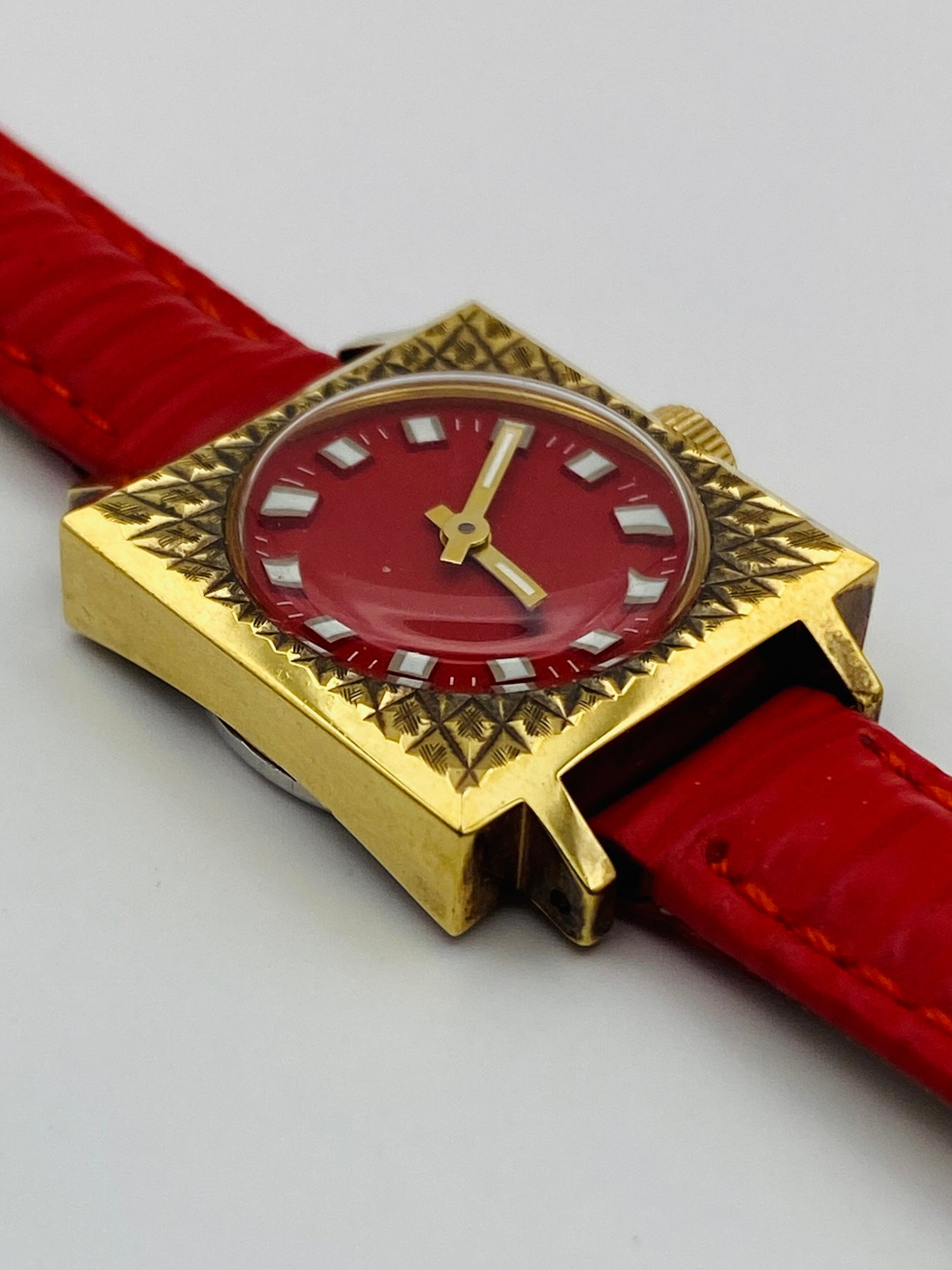 Montre vintage mécanique – New Old Stock – Bracelet Fendi en cuir neuf
