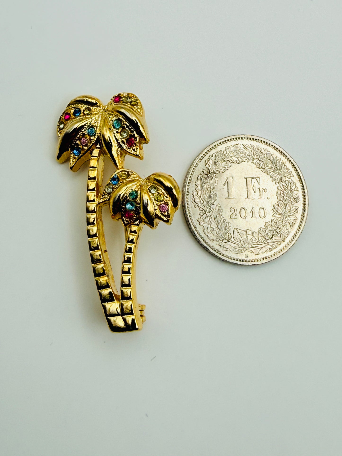Broche palmiers Acconda vintage strass multicolores