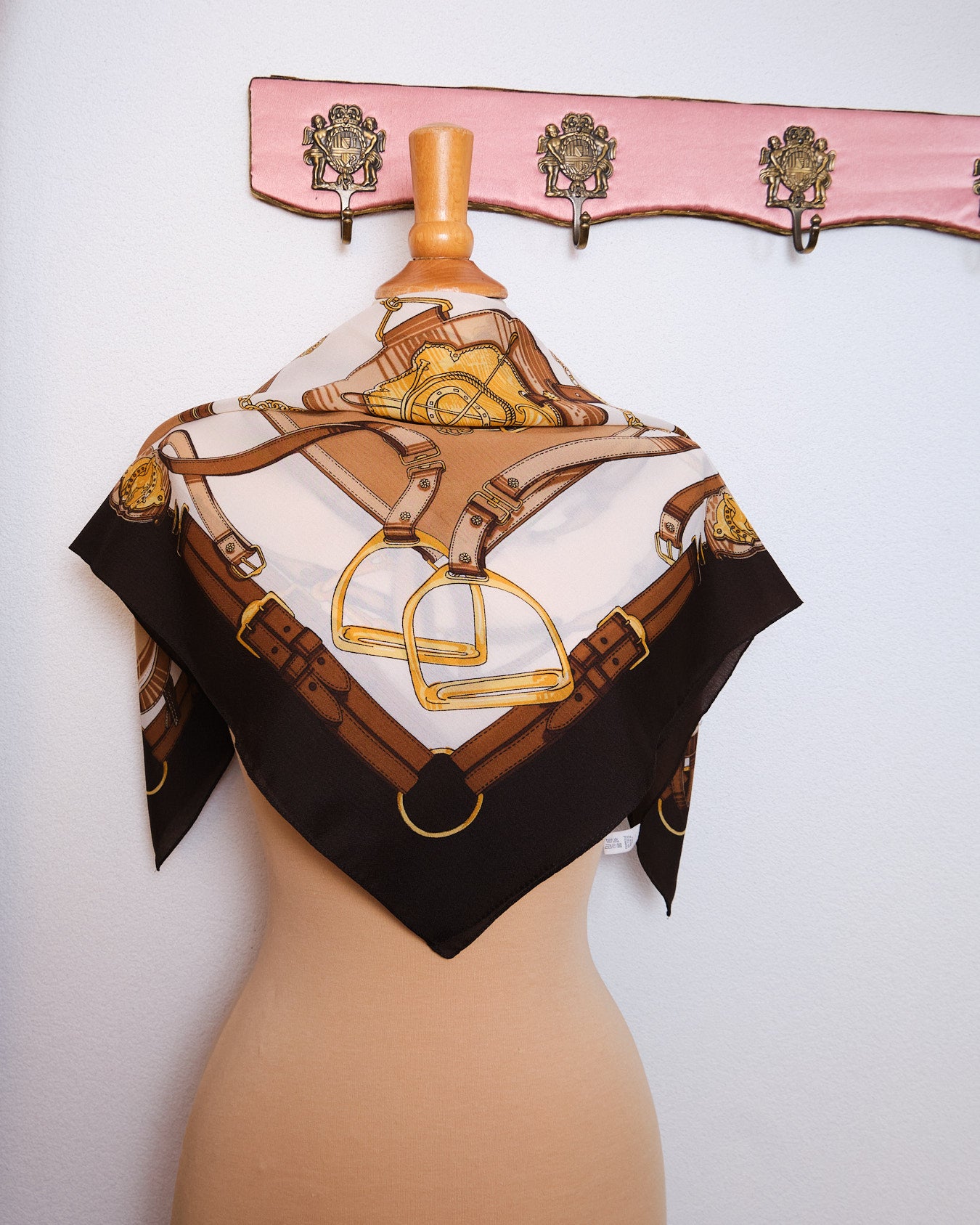 Grand foulard vintage en polyester satiné