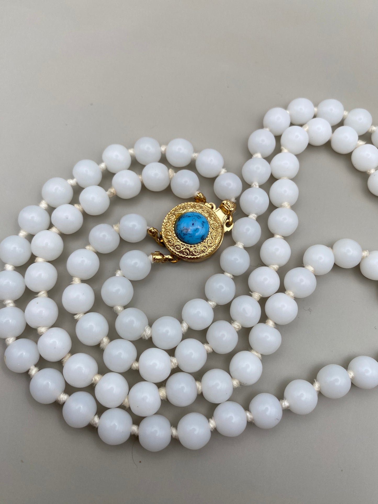 Collier Vintage en perles de verre blanches