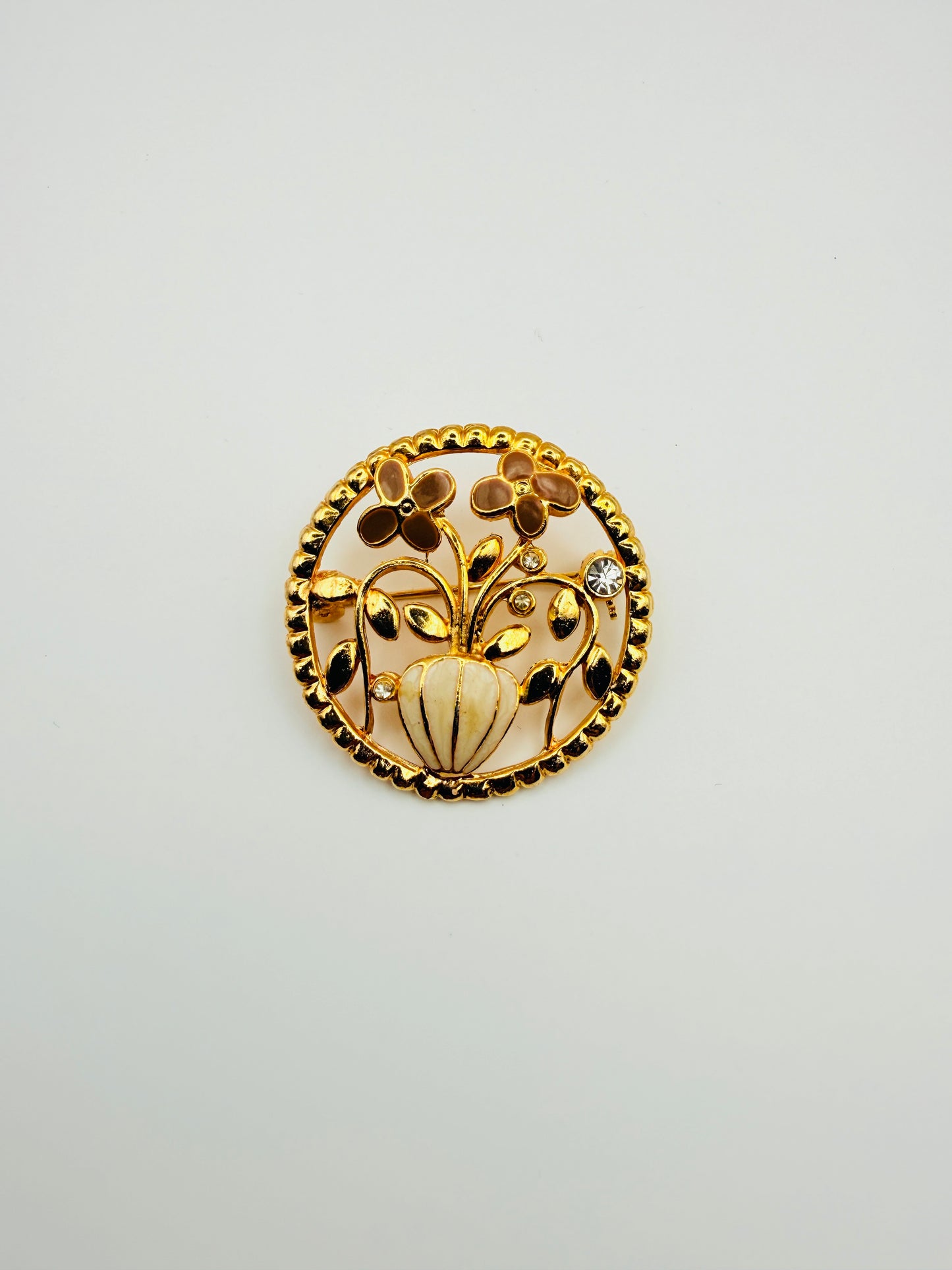 Broche florale ronde dorée nacrée vintage