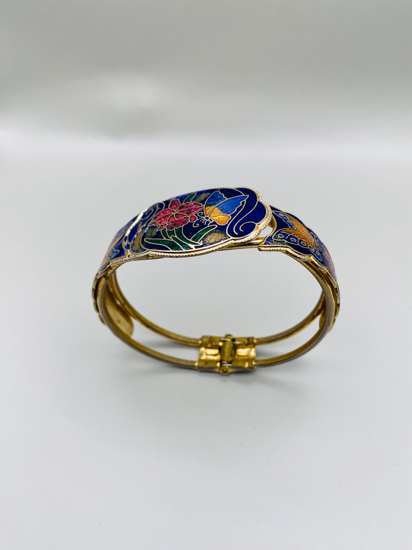 Bracelet manchette vintage en émail cloisonné – motif floral & papillon