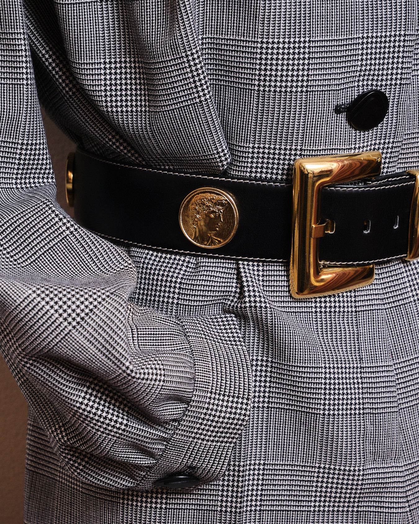 Ceinture Escada vintage en cuir noir et métal doré — Made in Western Germany