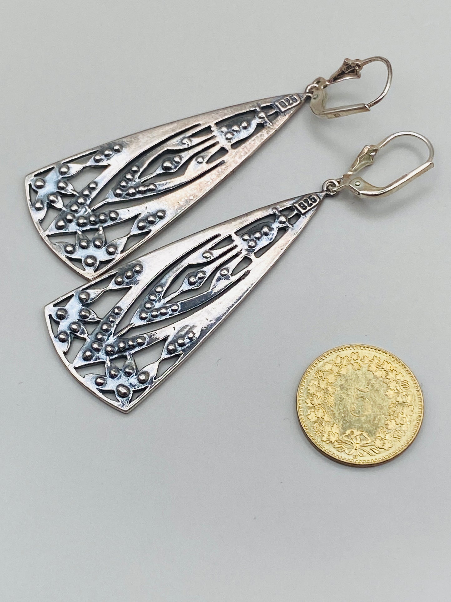 Boucles d’oreilles Art déco en argent 925 – Motifs ajourés & pierres blanches