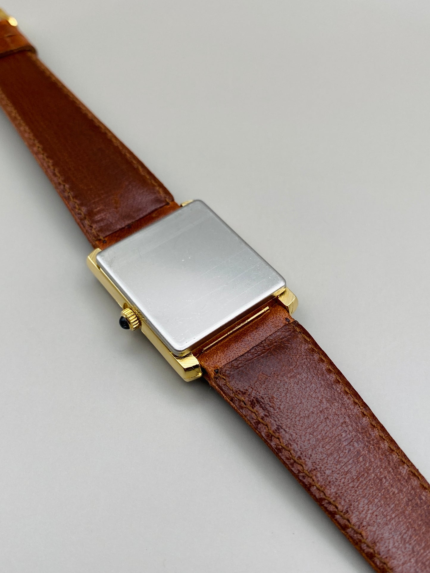 Montre Vintage Luxury Finest 80s – Mouvement automatique, dorée avec bracelet cuir neuf