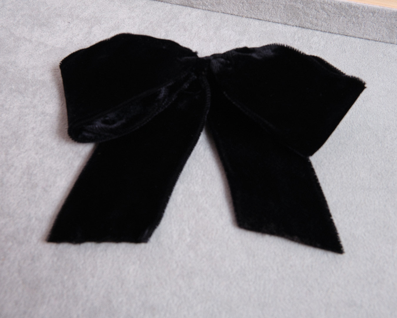 Barrette vintage en velours noir signée Arifior Creazioni