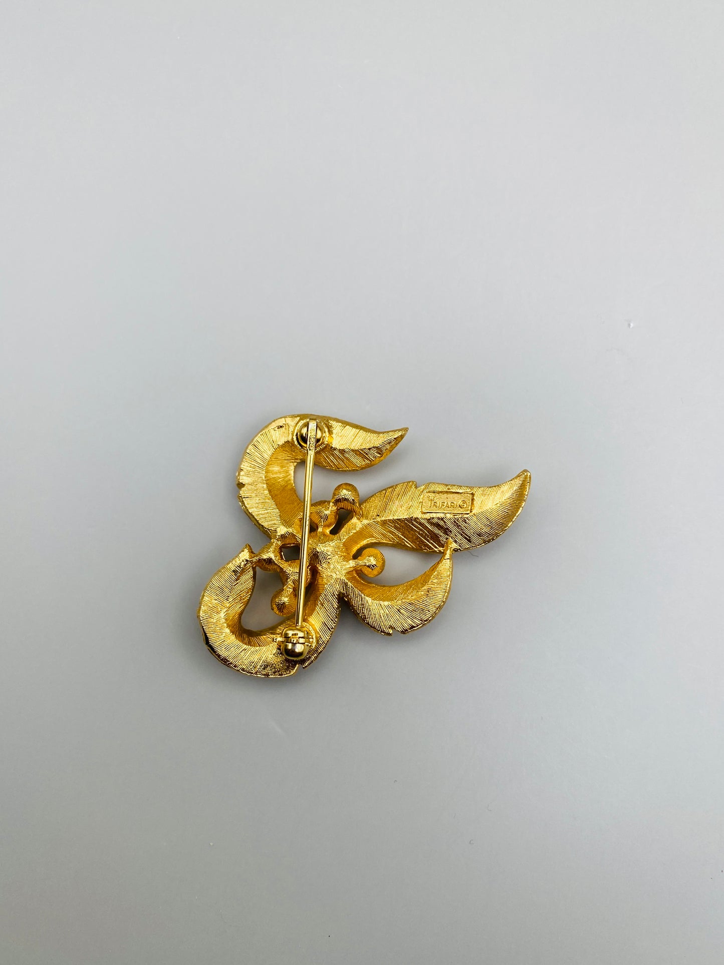 Vintage Trifari brooch – Gold bouquet &amp; mother-of-pearl beads (new)