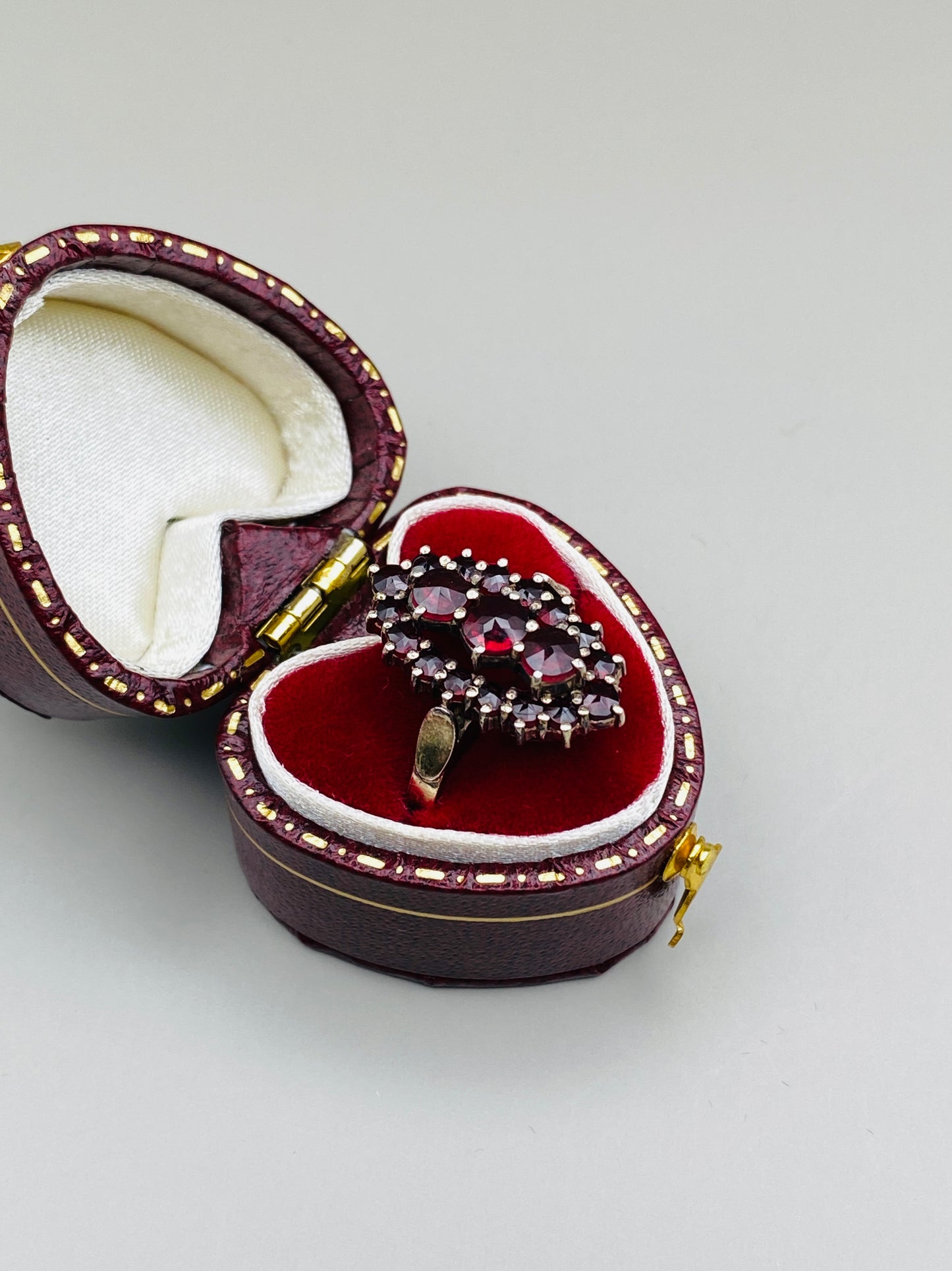 Bague allongée vintage grenats, monture argent 800 Plaquée or