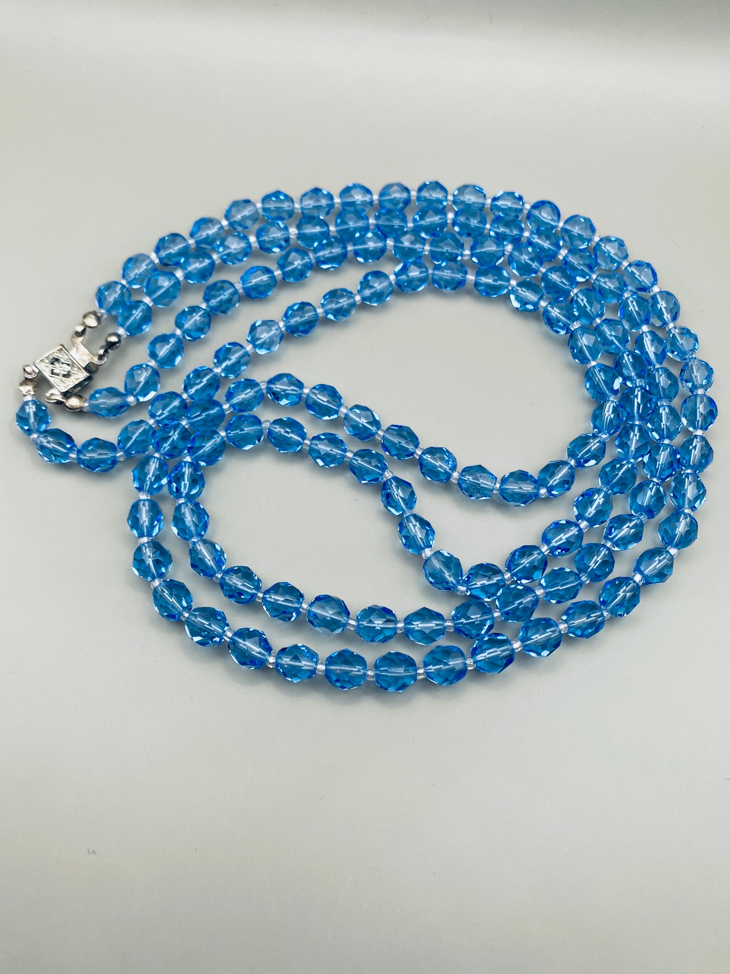 Collier Vintage en perles de verre bleues