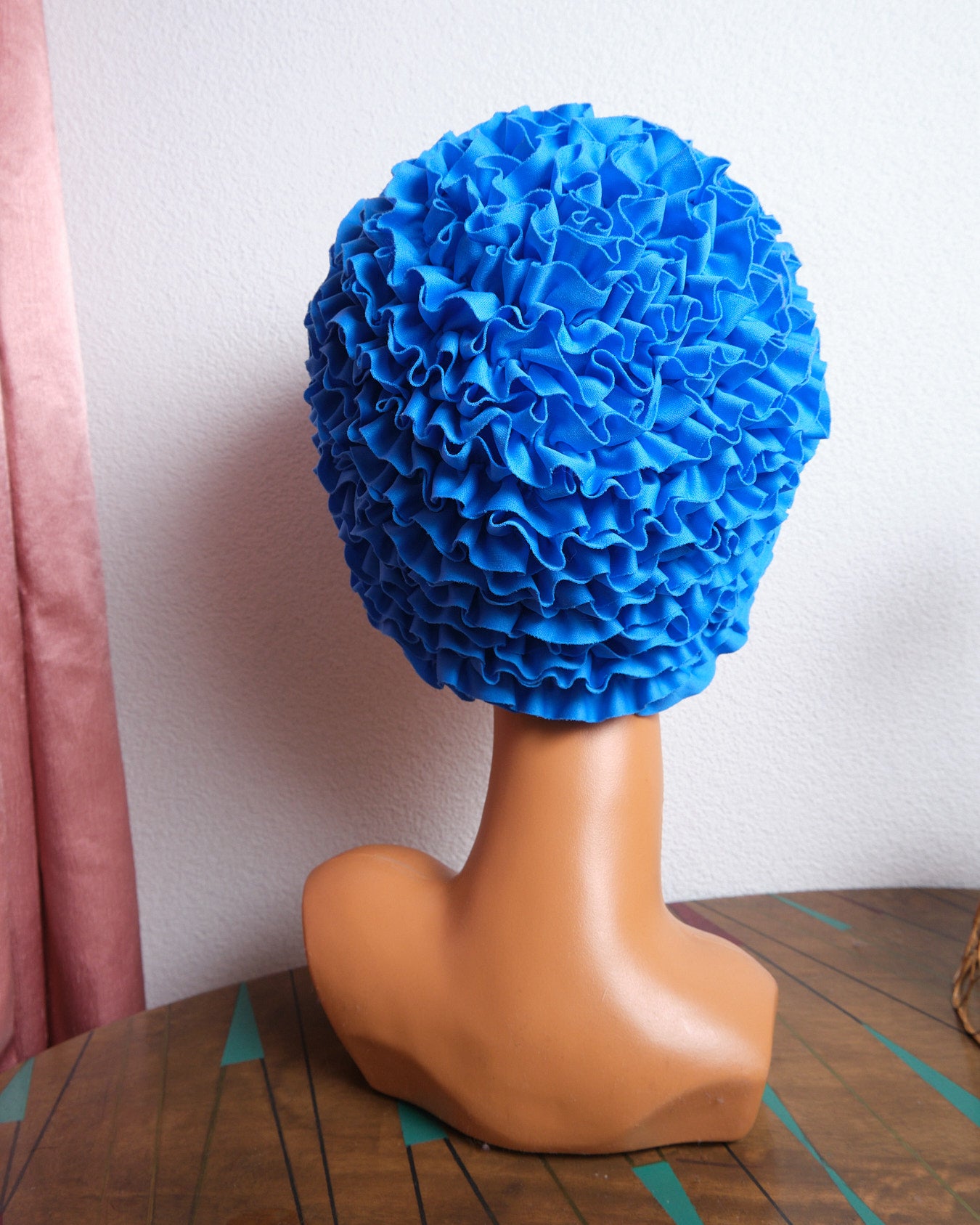 Bonnet de bain vintage bleu électrique à volants