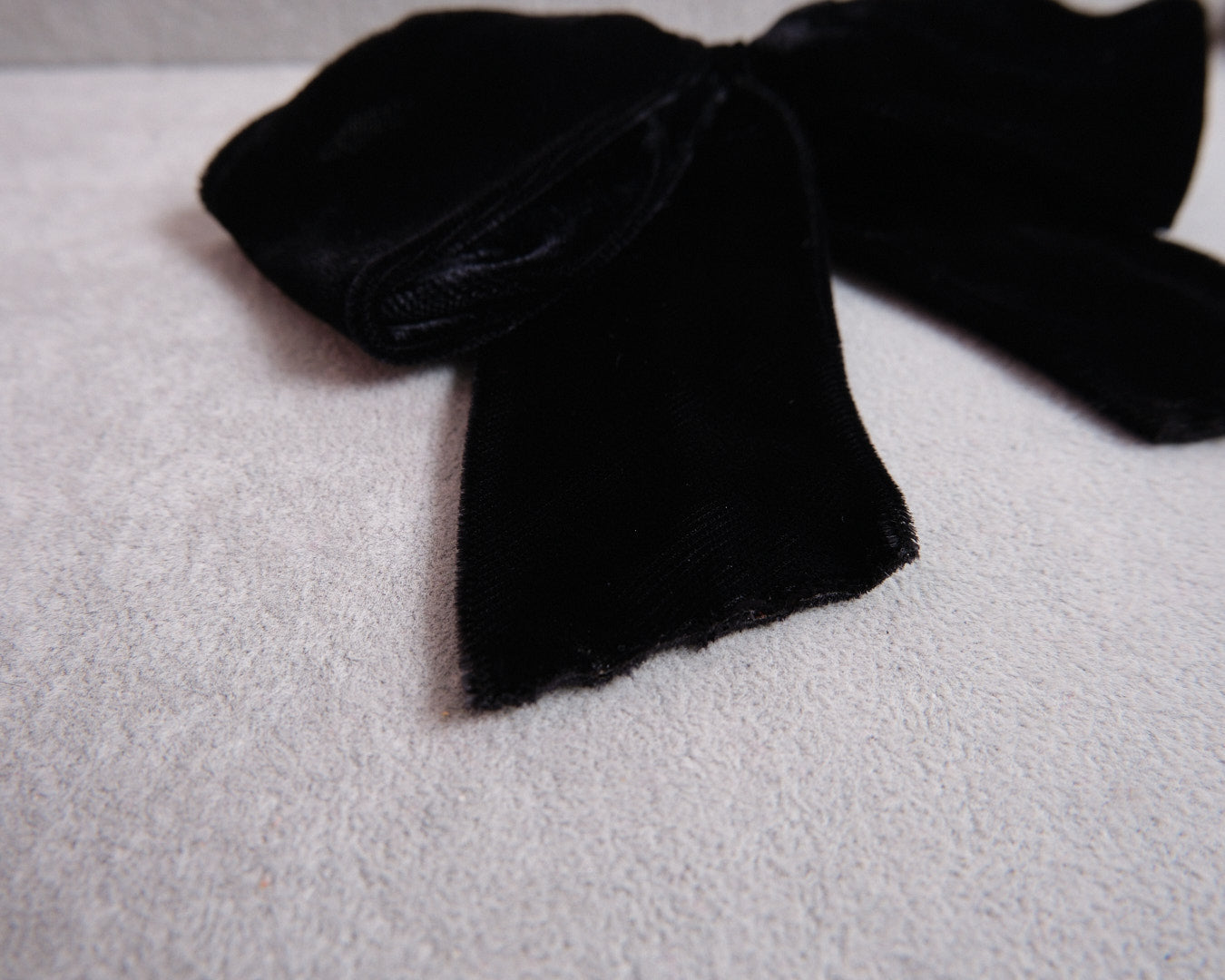 Barrette vintage en velours noir signée Arifior Creazioni