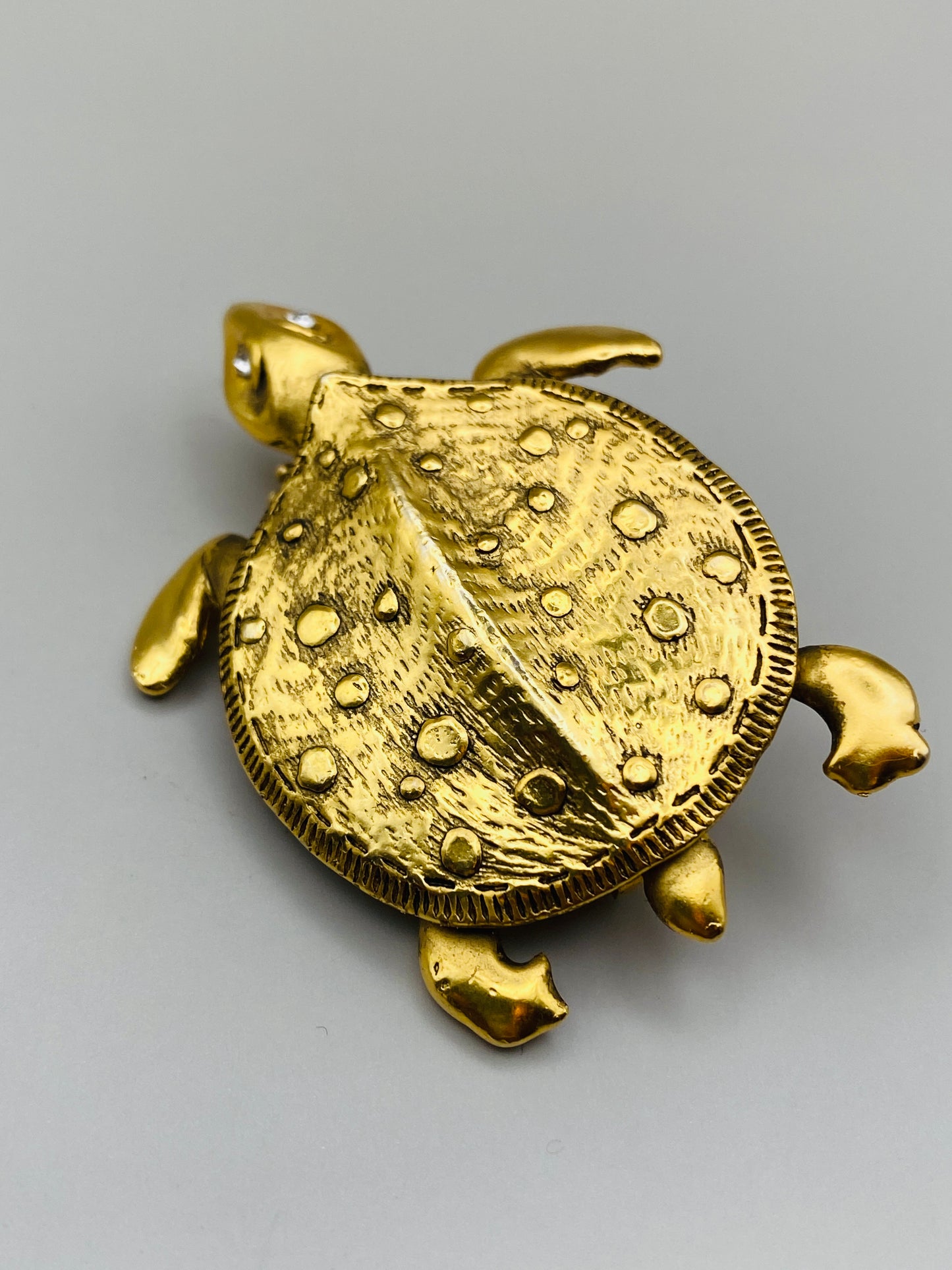 Broche vintage tortue dorée – Années 1980