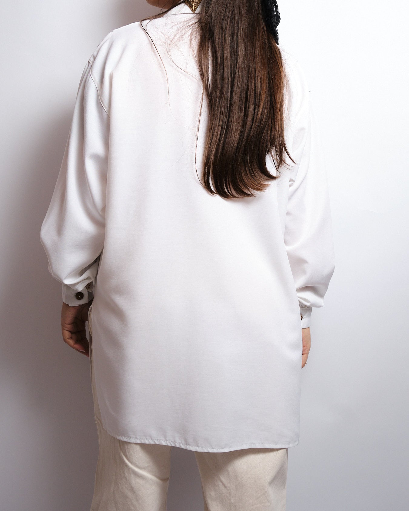 Vintage white 90s blouse – gold details, couture spirit
