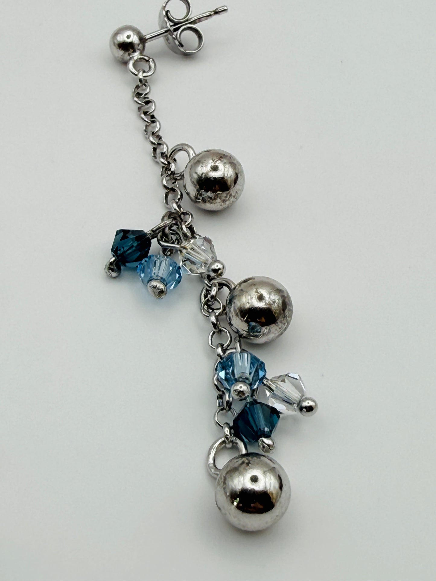 Boucles d’oreilles pendantes argent 925 et cristaux bleus