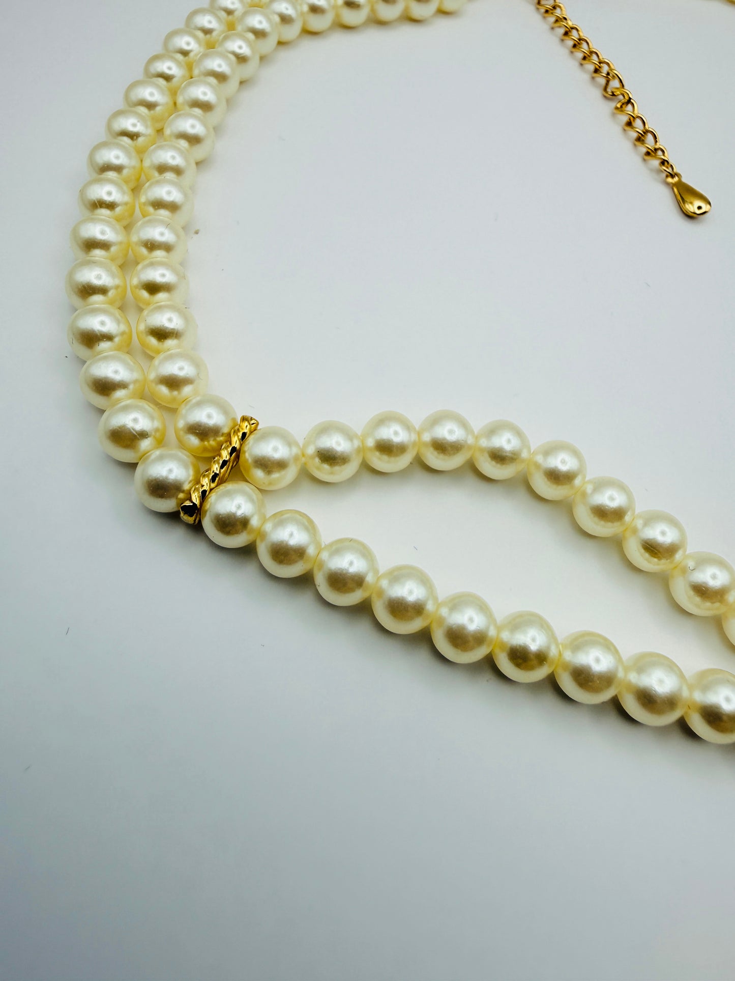 Collier vintage double rang de perles nacrées et nœud strassé