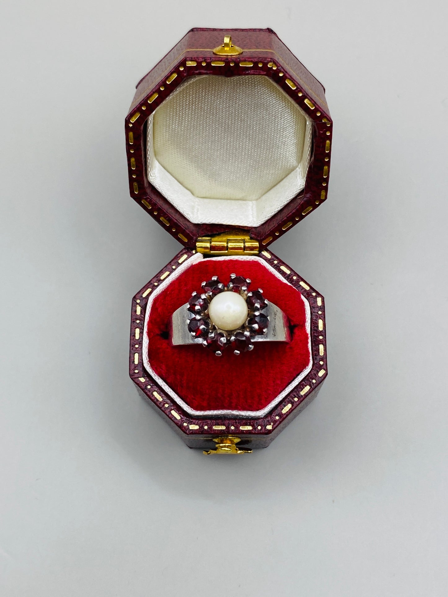 Vintage ring in 835 silver, genuine pearl &amp; garnets