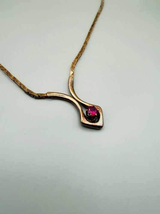Collier vintage doré & pierre rubis – design sculptural