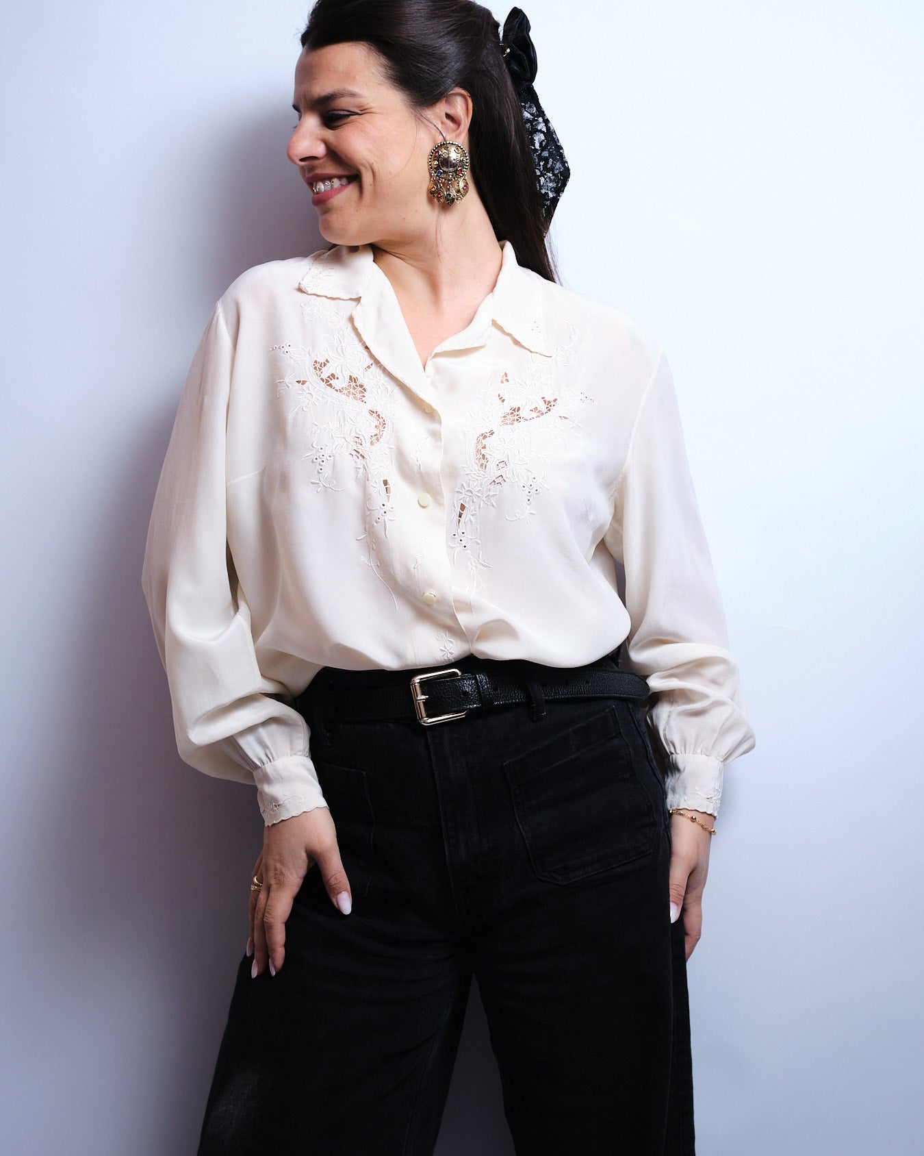 Chemisier vintage en soie brodée – fin 70s / début 80s