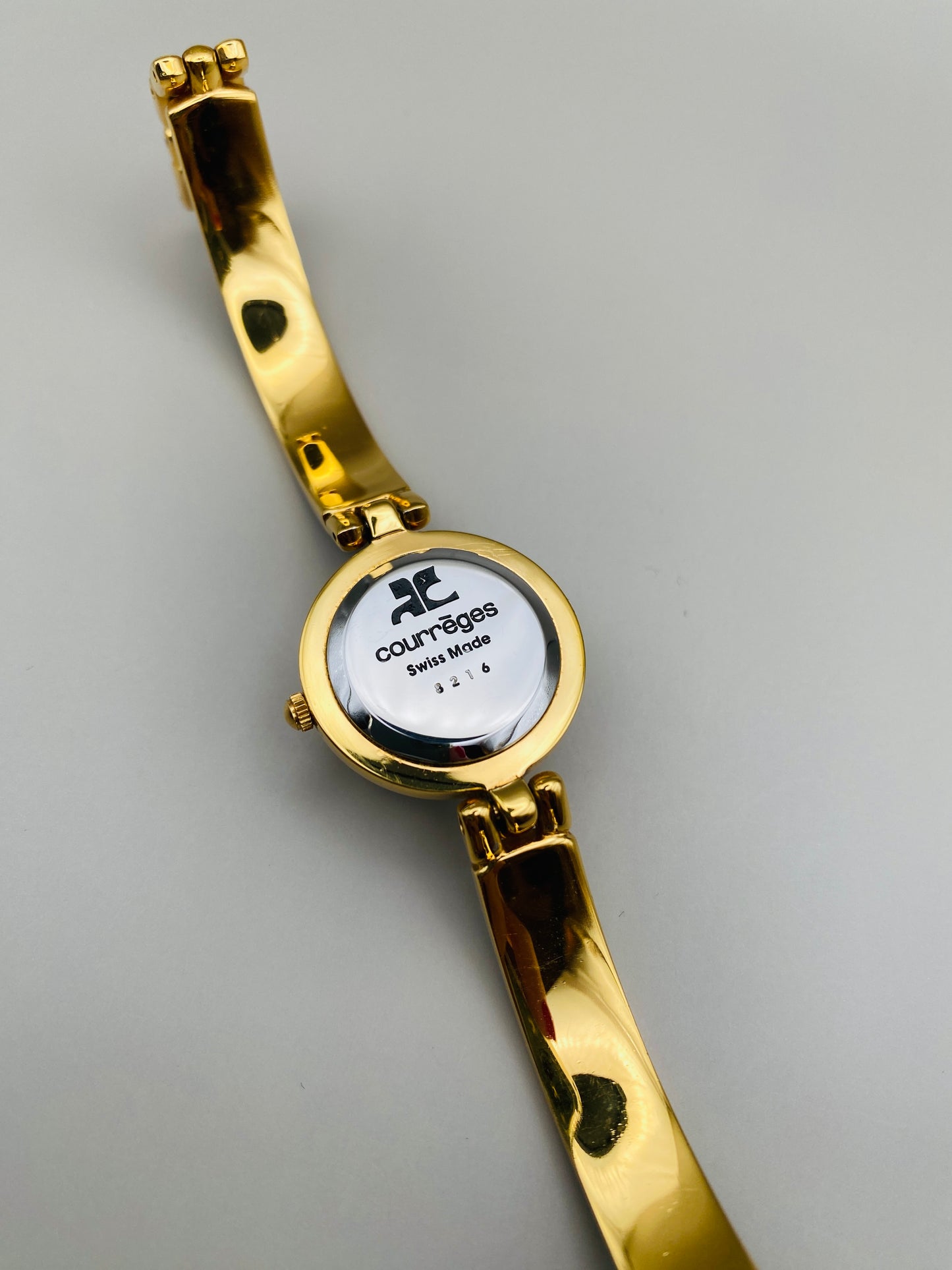 Montre Vintage Courrèges Paris – Swiss Made, dorée et cuir noir