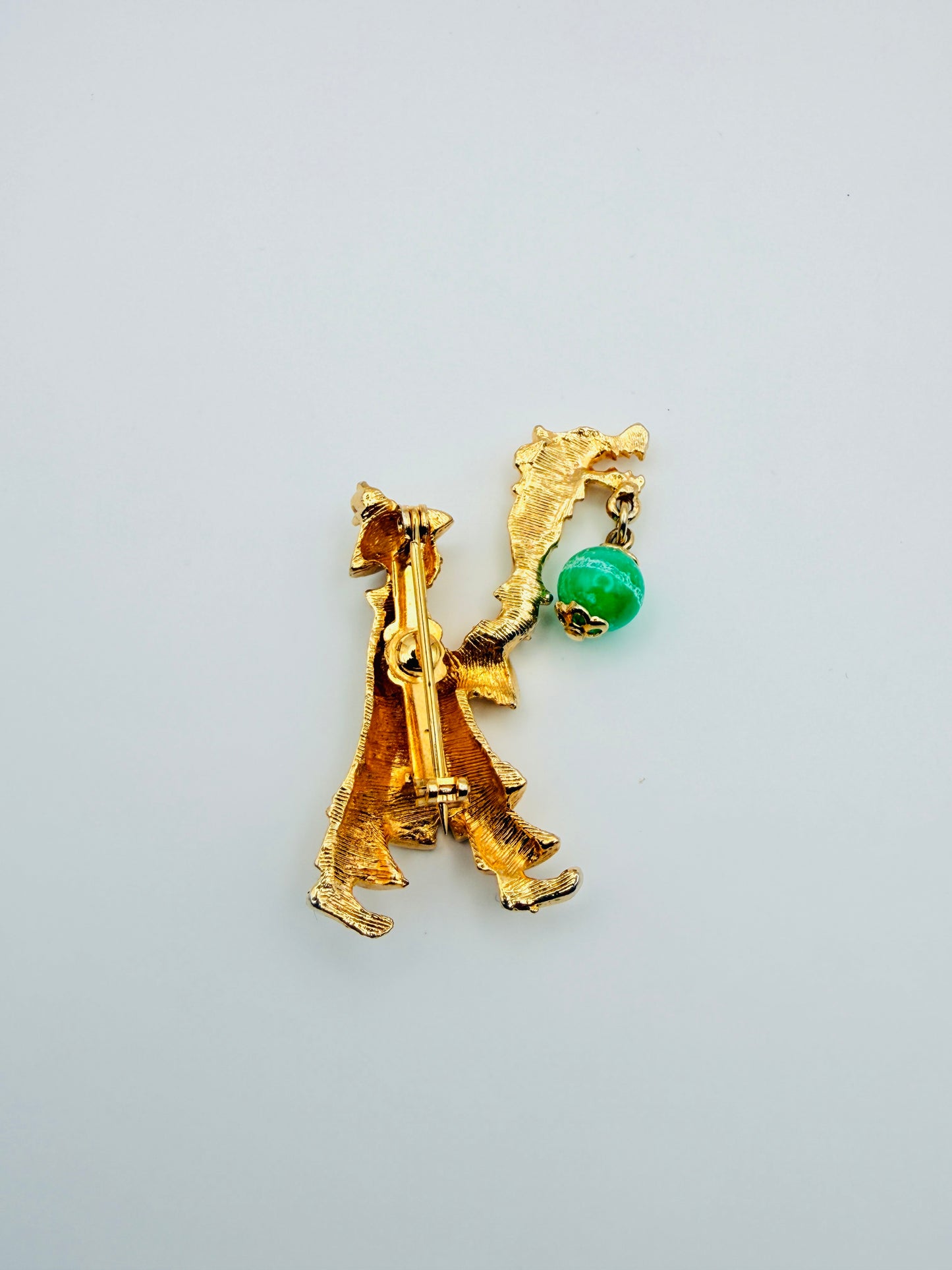 Broche vintage personnage asiatique et lanterne verte