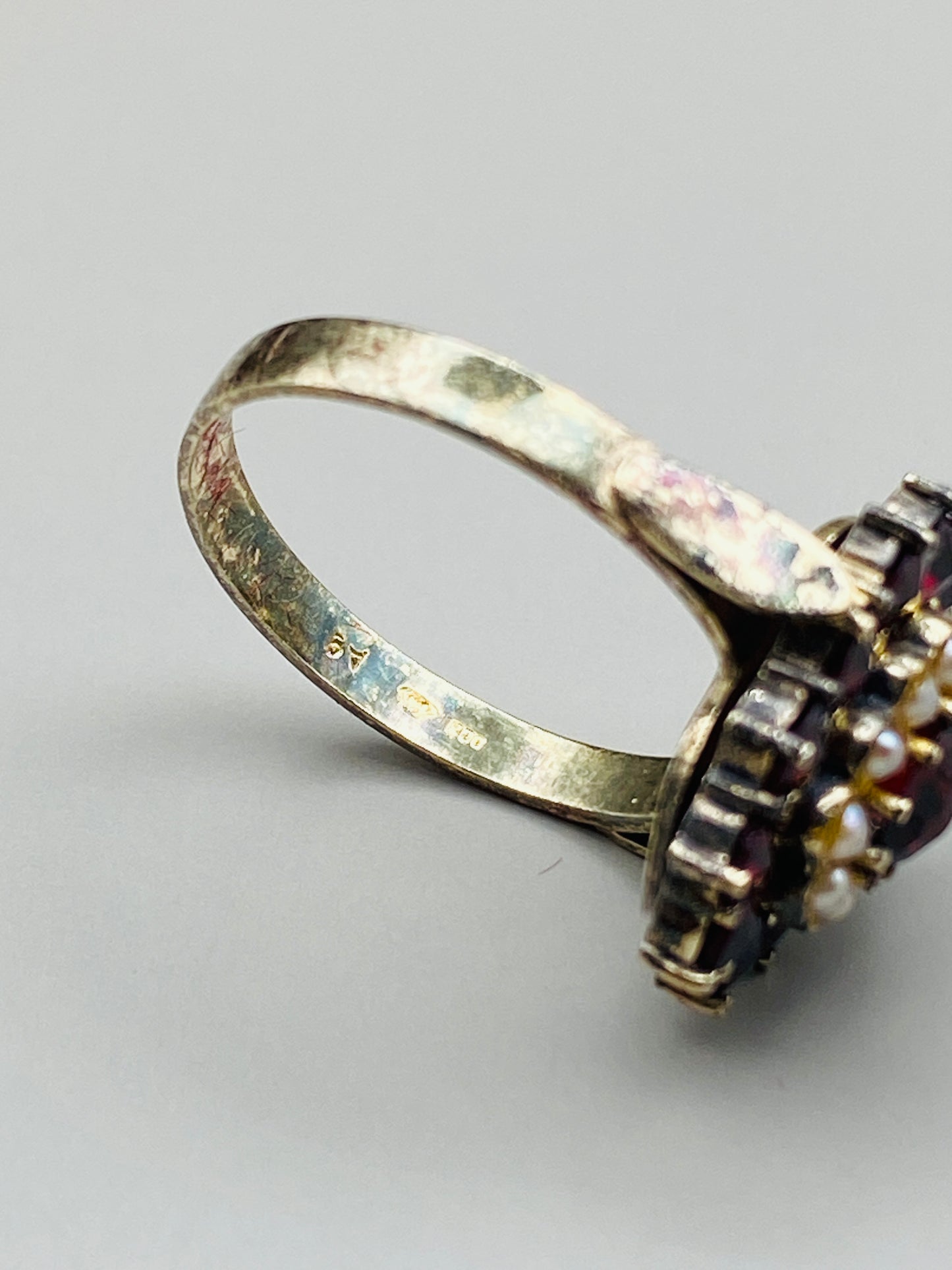 Bague ovale vintage grenats & perles, monture argent 800 Plaquée or