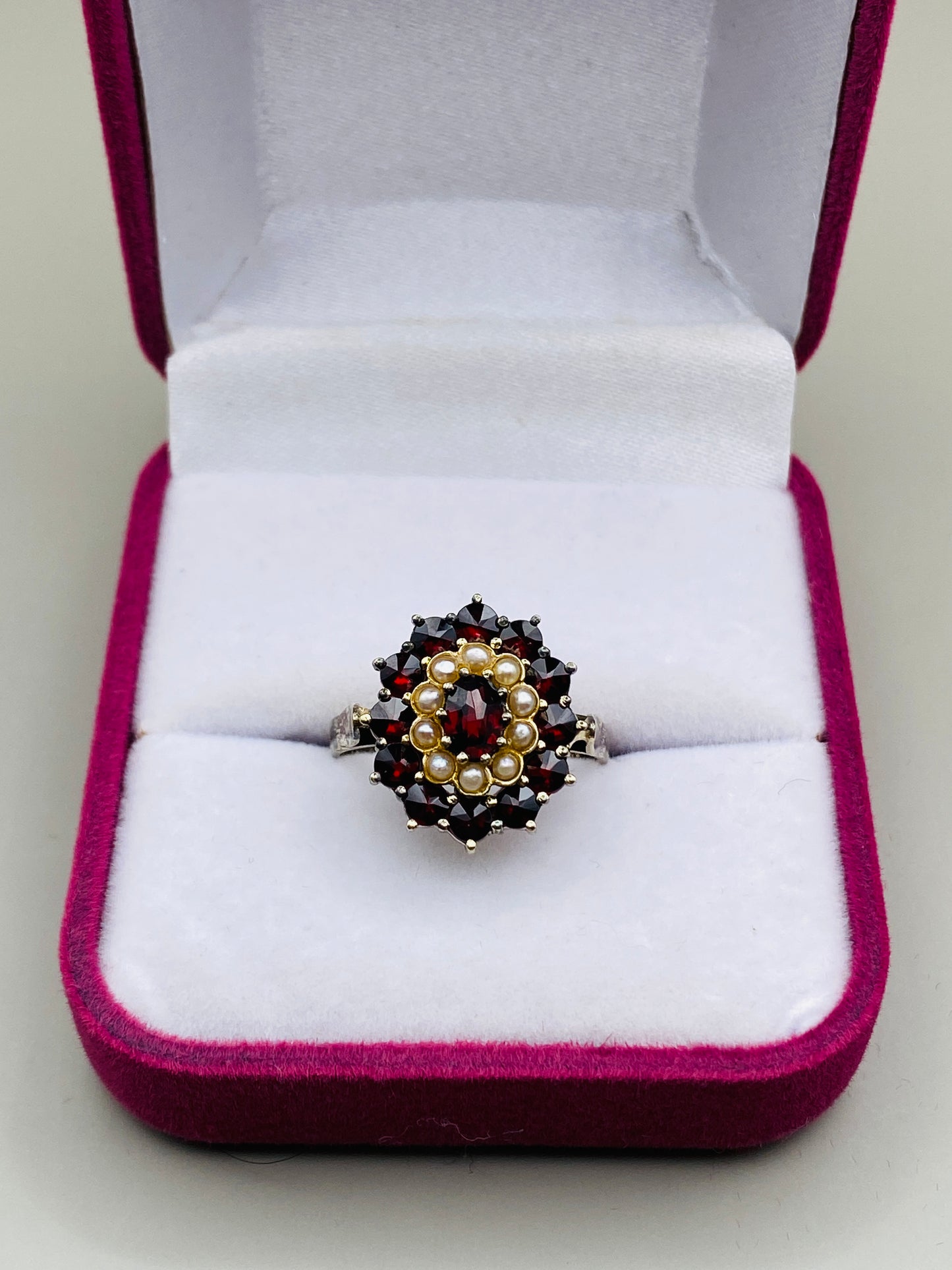 Bague ovale vintage grenats & perles, monture argent 800 Plaquée or