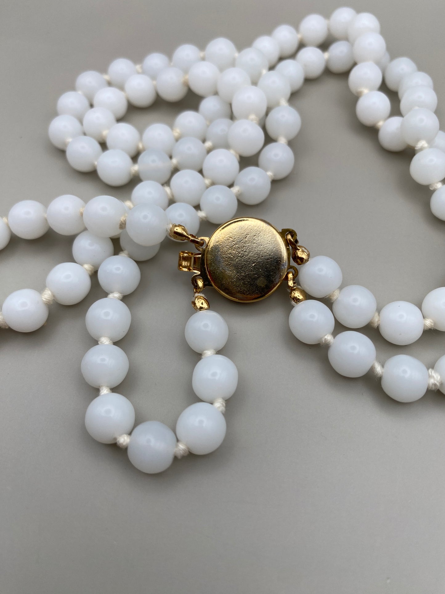 Collier Vintage en perles de verre blanches