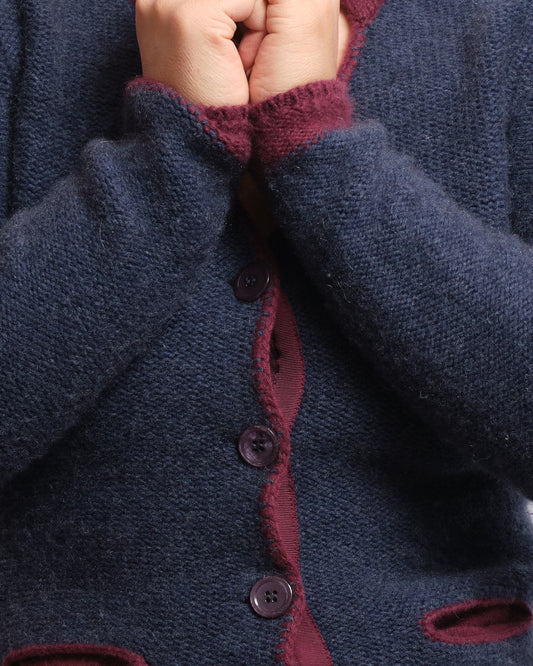 Cardigan vintage en cachemire 90s – douceur & détails délicats