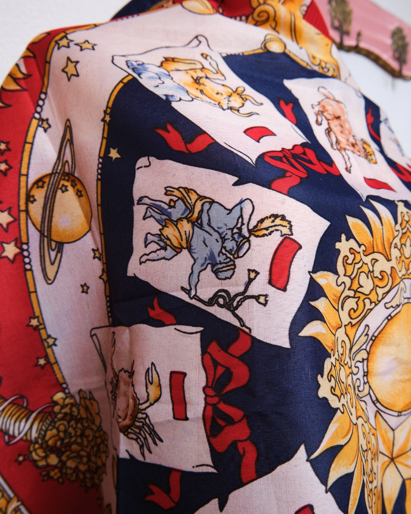 Grand foulard vintage en polyester satiné