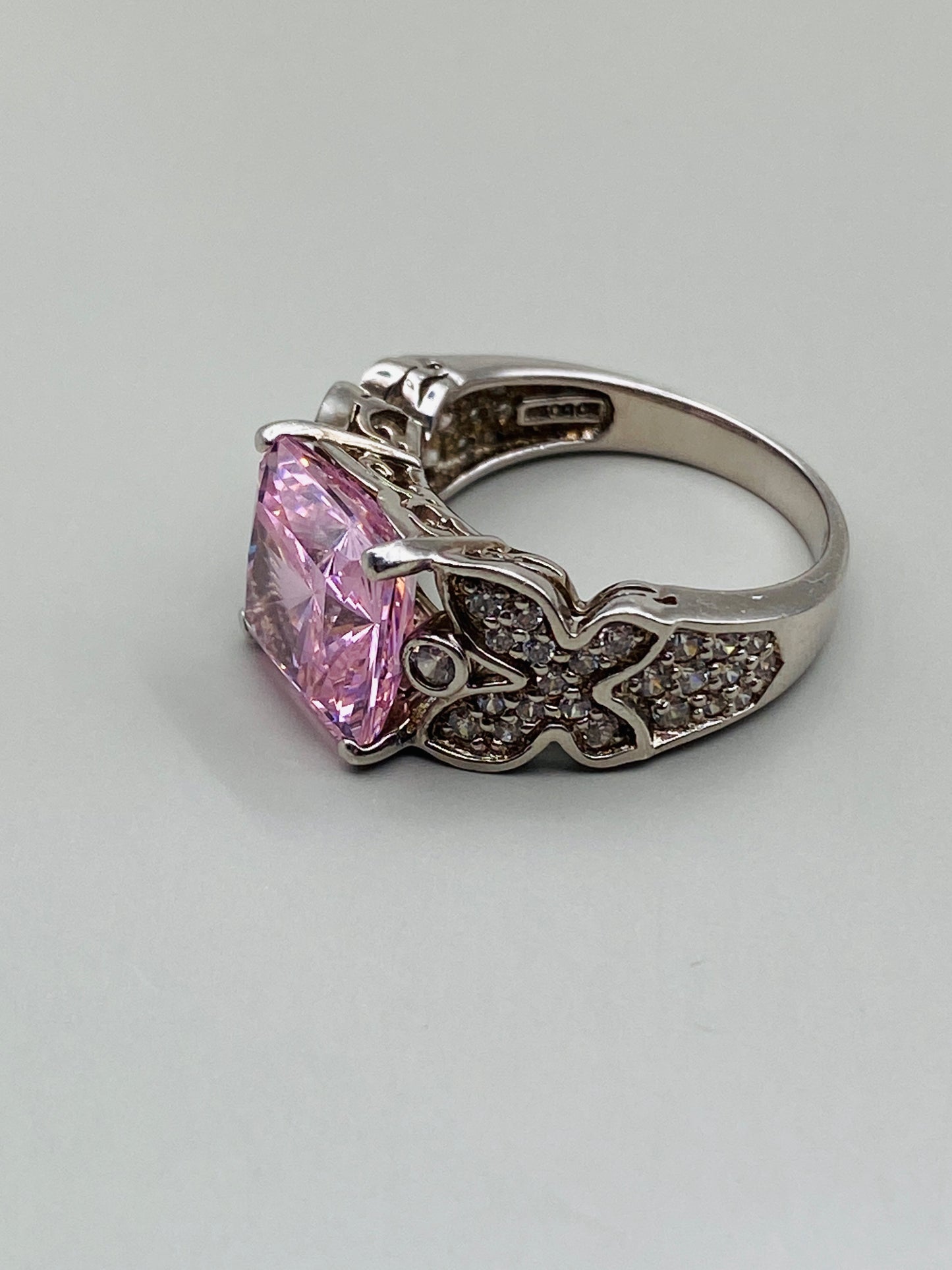Bague cocktail en argent massif 925, pierre rose taille carrée, design statement