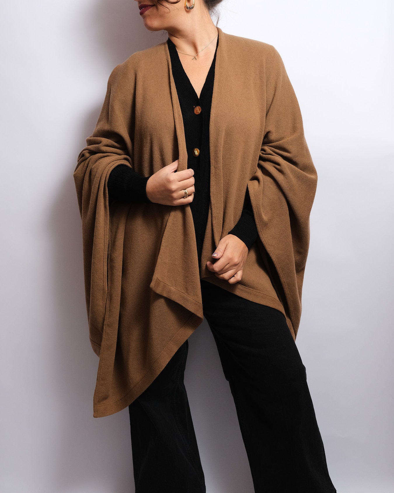 Poncho en laine couleur camel — Coupe ample & drapée