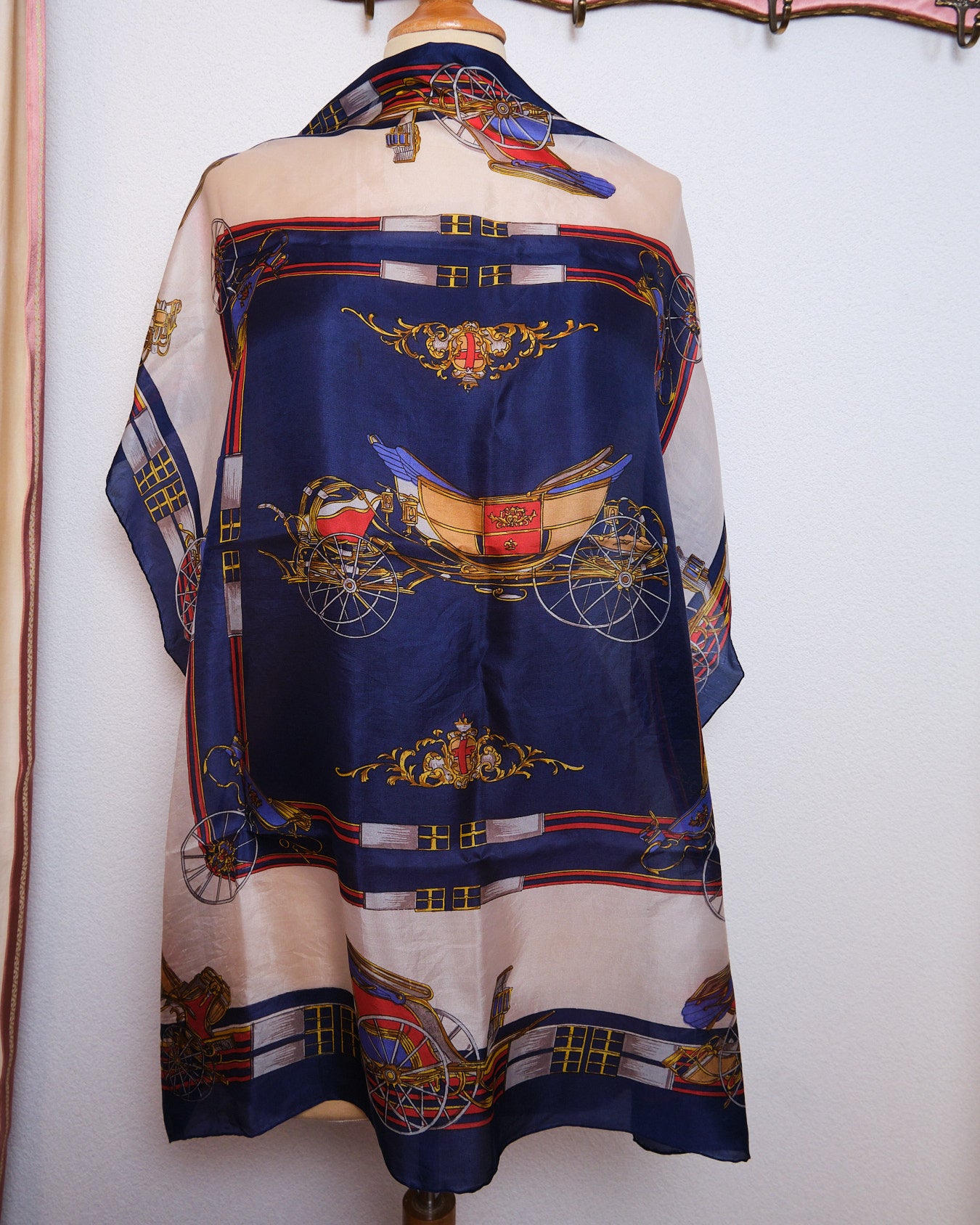 Grand foulard vintage en polyester satiné