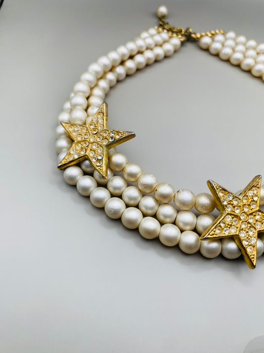 Choker vintage multi-rangs perles en plastique et étoiles strassées