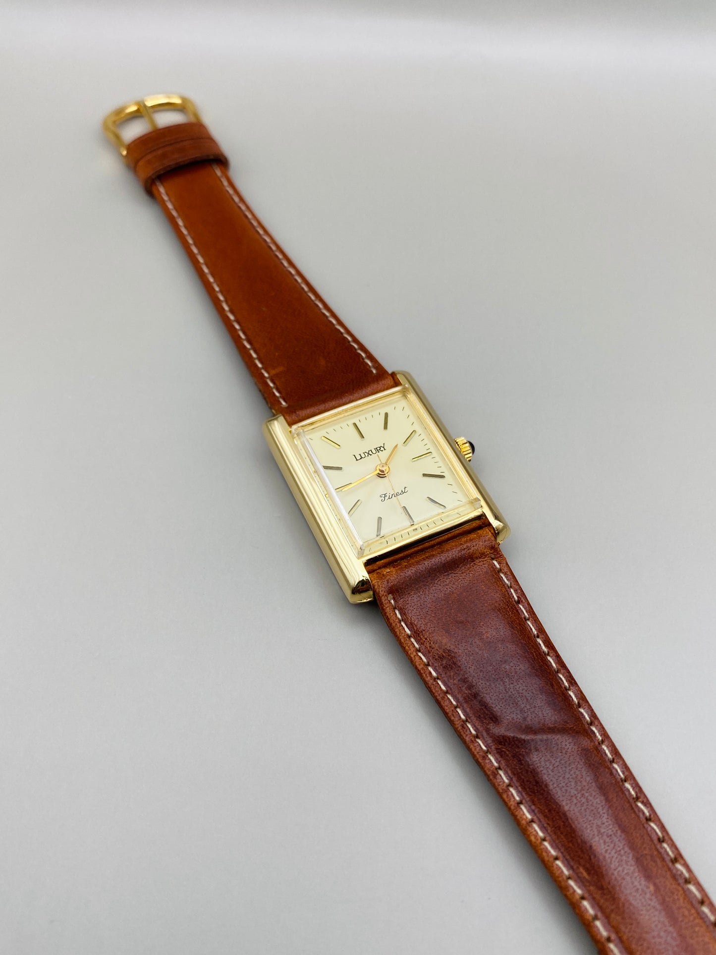 Montre Vintage Luxury Finest 80s – Mouvement automatique, dorée avec bracelet cuir neuf