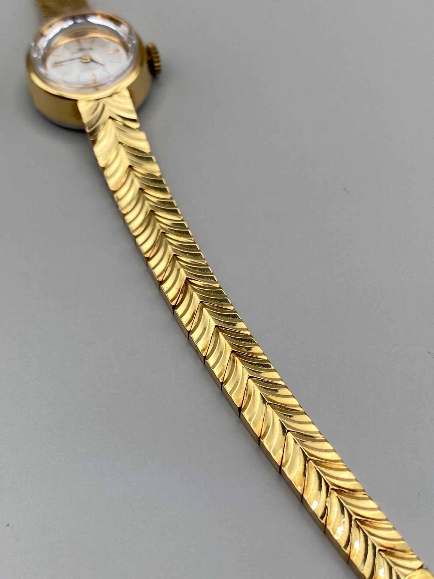 Montre Fortis vintage 50s – montre-bijou à bracelet chevrons (laqué or)