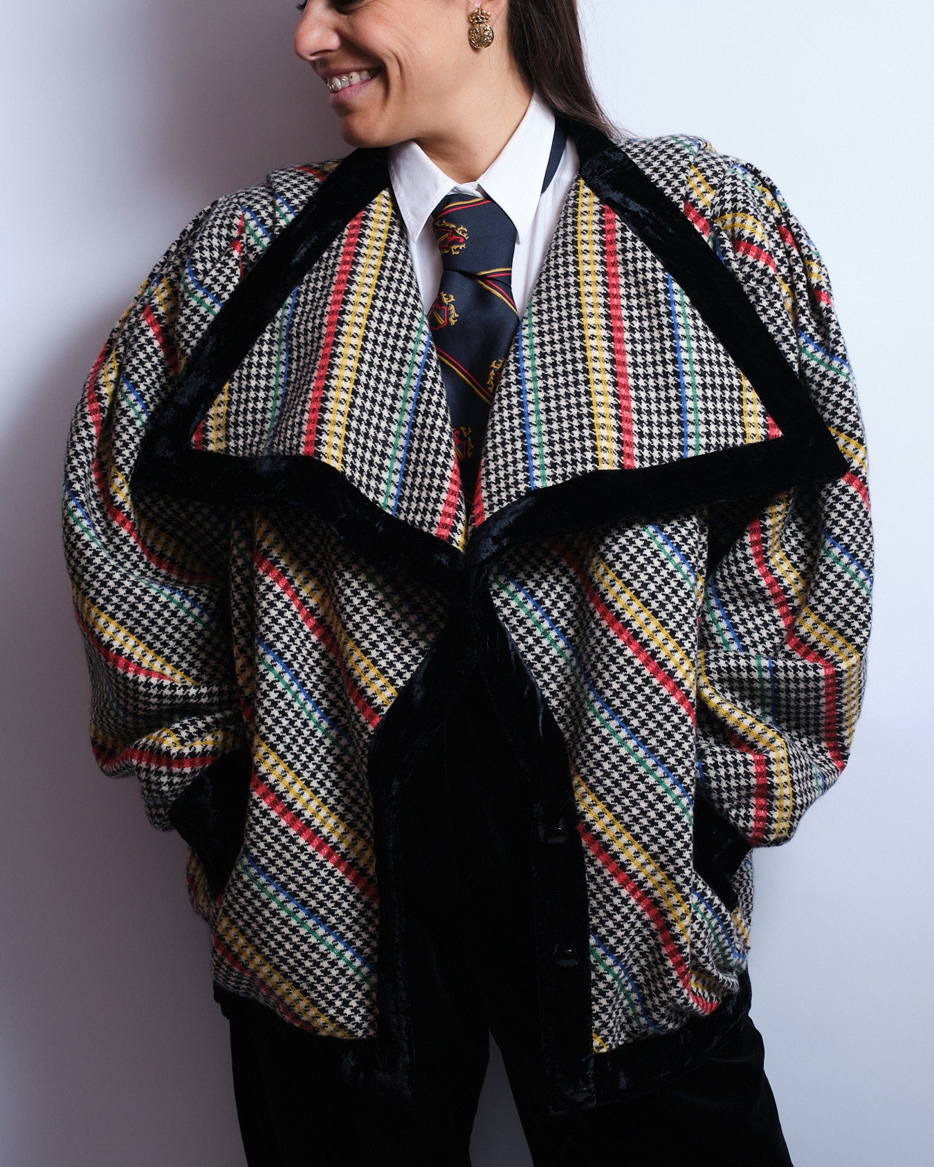 Manteau oversize à motif multicolore – Velours noir – Création artisanale des années 80