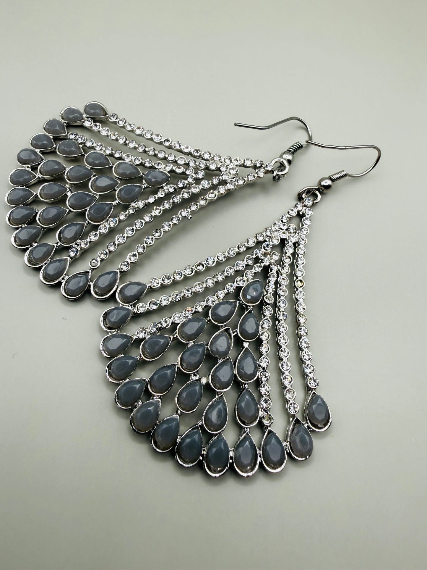 Boucles d’oreilles pendantes à pampilles – éclat & mouvement