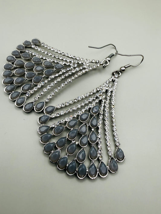 Boucles d’oreilles pendantes à pampilles – éclat & mouvement