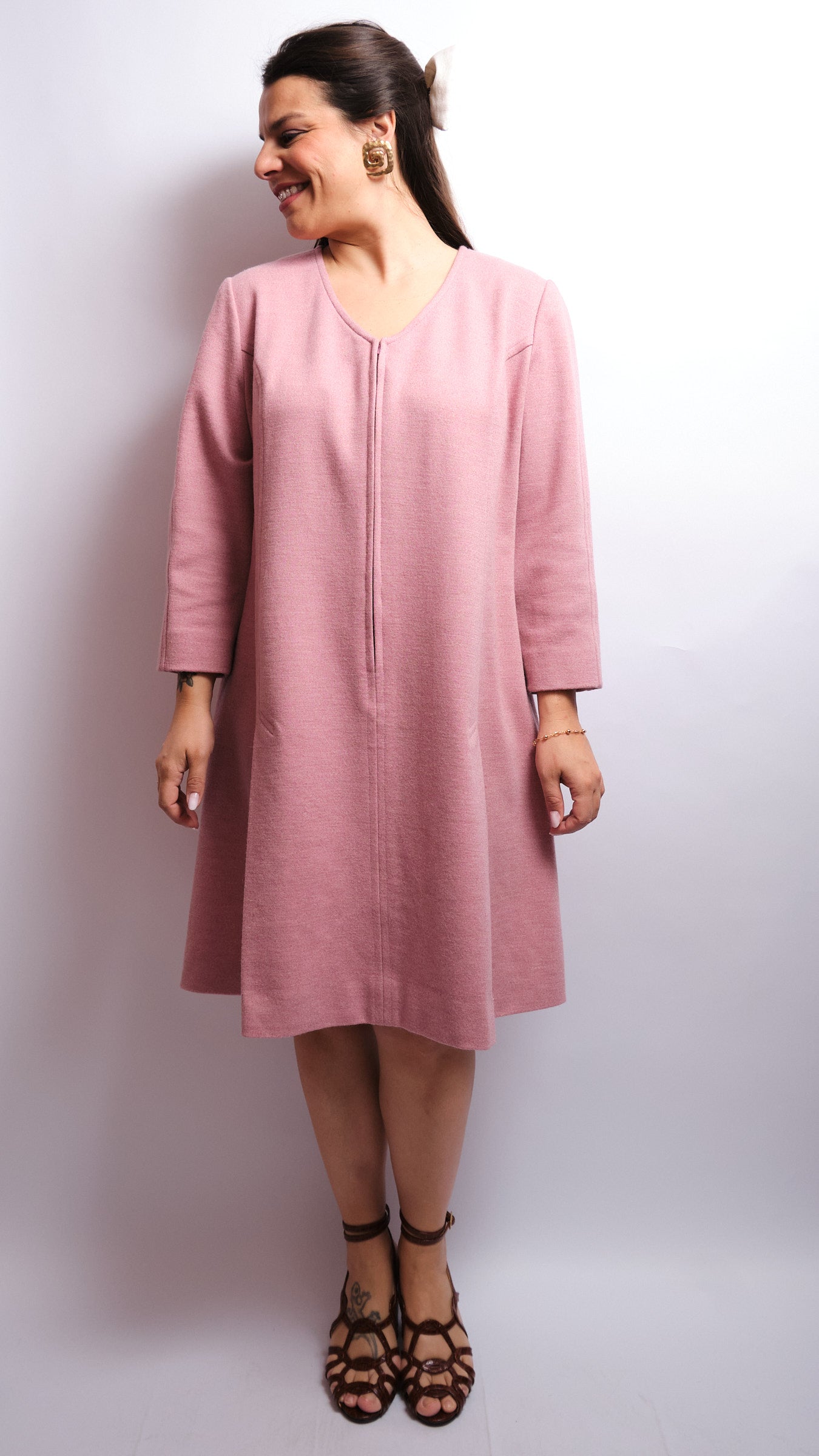 Robe vintage en laine faite main, à la silhouette épurée et intemporelle 60s