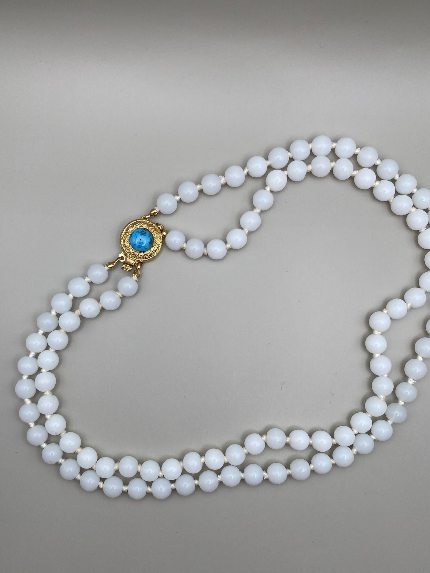 Collier Vintage en perles de verre blanches