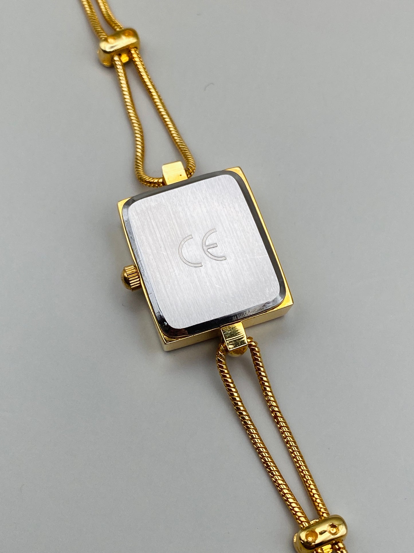 Montre Isabel Vittori – Design minimaliste doré, années 1990 Vintage