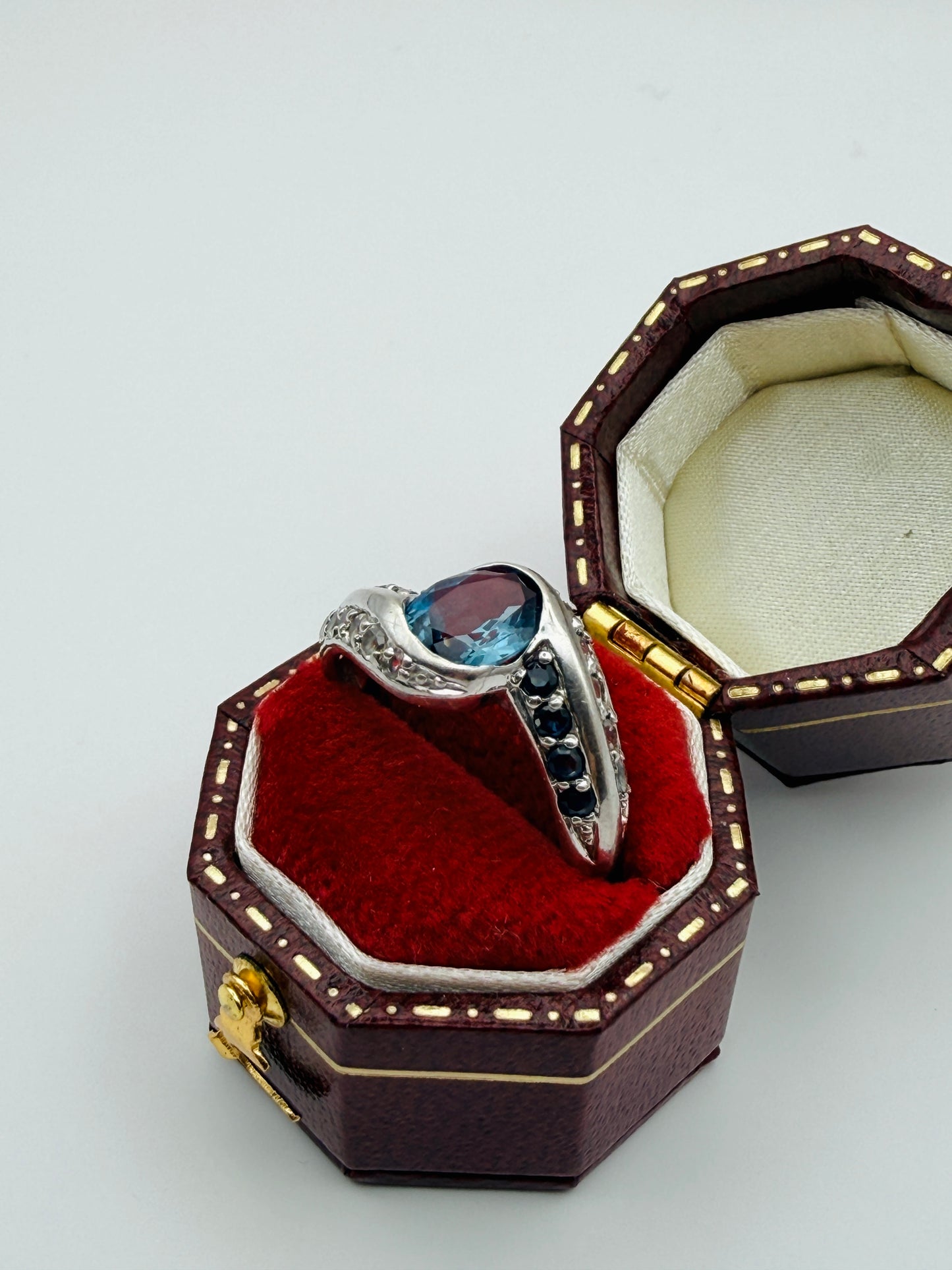 Bague argent 925, pierre bleue et oxydes