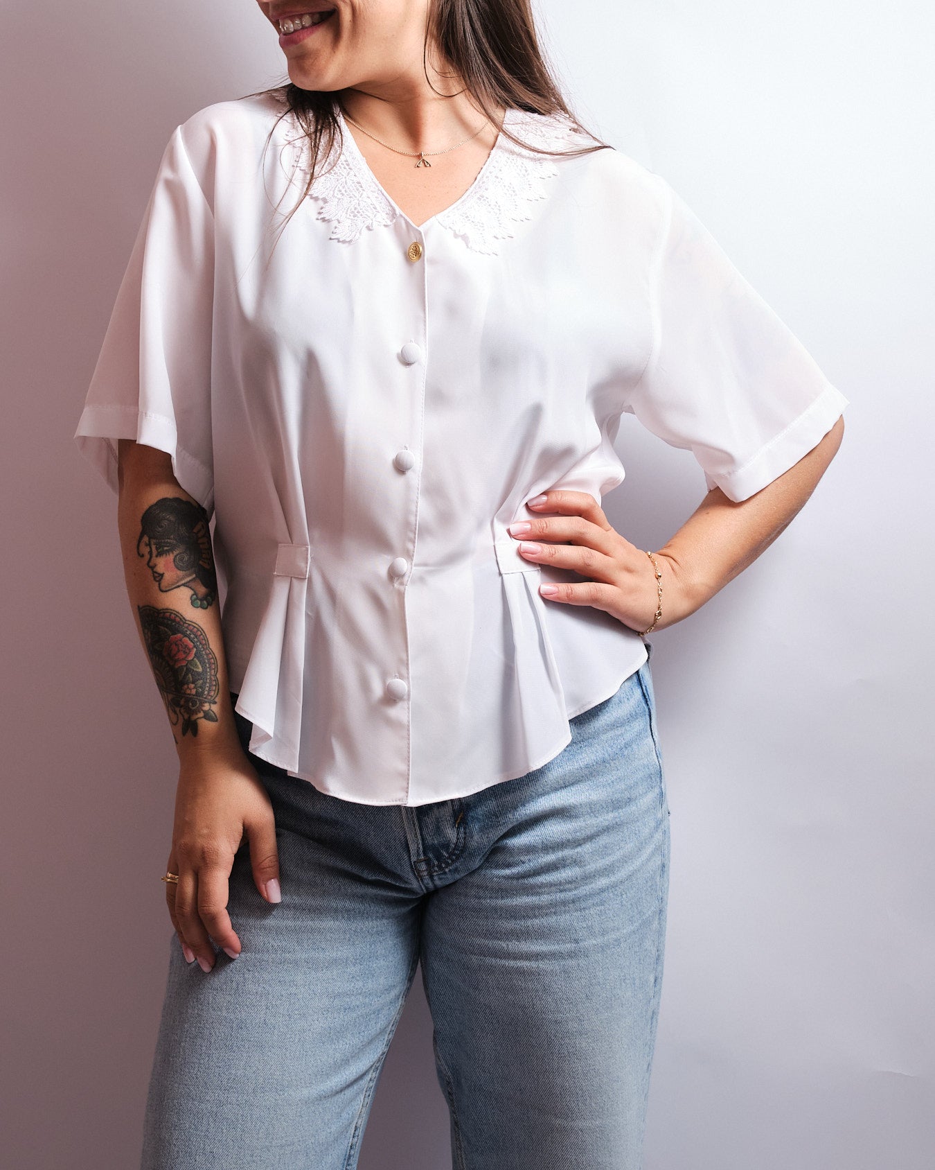 Chemisier vintage années 70 légèrement transparent — dentelle romantique & coupe fluide